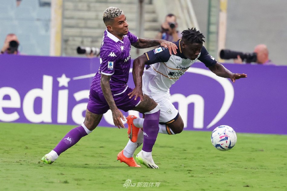 足球运动员 足球运动员